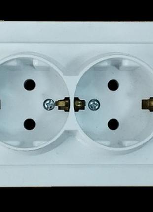 Розетка двойная с заземлением quadro 1825 белый