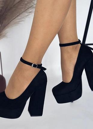 Женские туфли на высоком каблуке и платформе