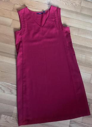 Червона сукня прямого крою