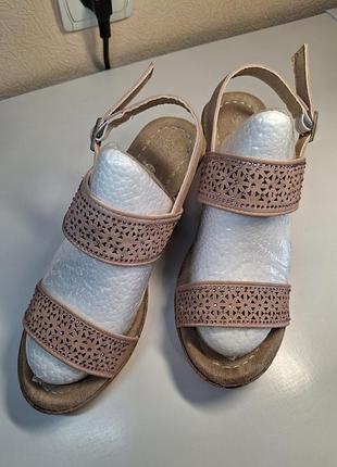 Босоніжки 38-й розмір