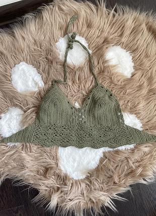 Вʼязаний топ з відкритою спинкою