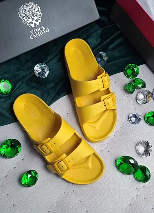 Vince camuto оригінал жовті пляжні сандалії
