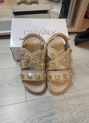 Босоніжки catwalk р.39