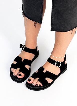 Классические босоножки на девушку, для женщин черный цвет в замше на плоской подошве. открытые босон