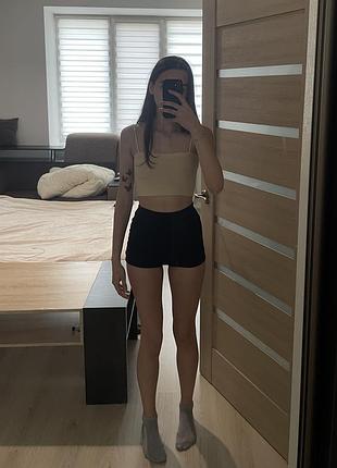 Топ в бежевому кольорі