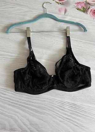 Красивий мереживний бюстгальтер