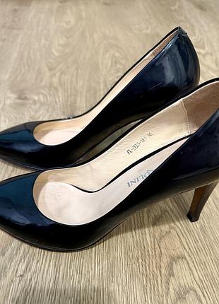 Туфлі на підборах carlo pazolini лакові чорні