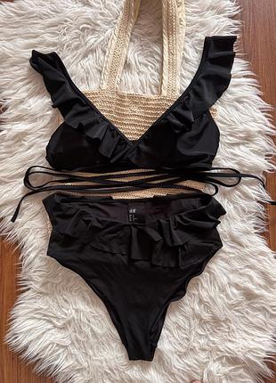 Жіночий чорний купальник роздільний з рюшами 🖤