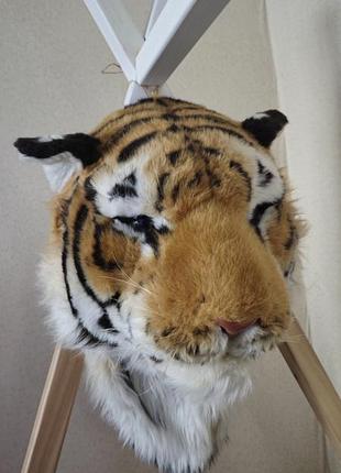 Плюшевая голова тигра