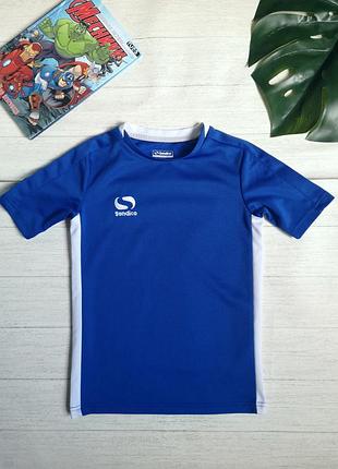 Спортивна футболка