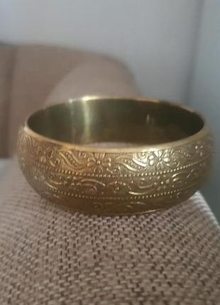 Жіночий браслет під бронзу із чеканкою, дуже оригінальний, 7см в діаметрі