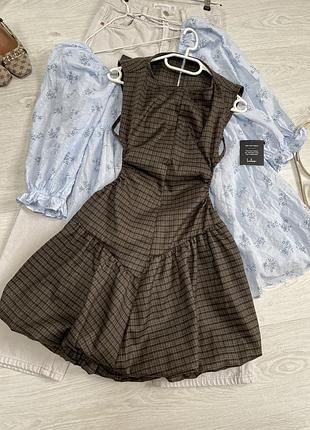 Чудова сукня з відкритою спинкою musera