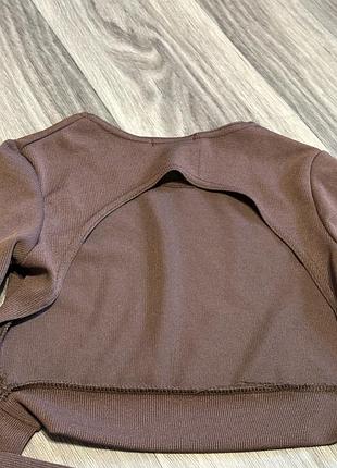 Топ із відкритою спиною