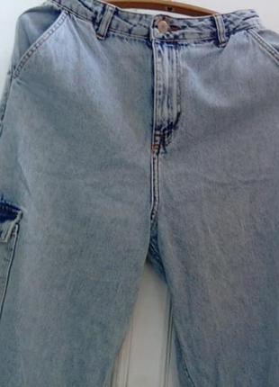 Джинсы женские голубые.состояние хорошее,только молнию надо сделать. замеры на фото.торг уместен