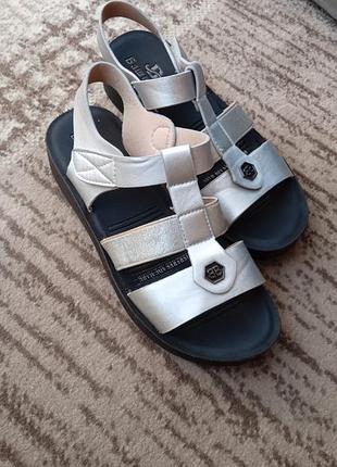 Босоніжки жіночі. 37 розмір.