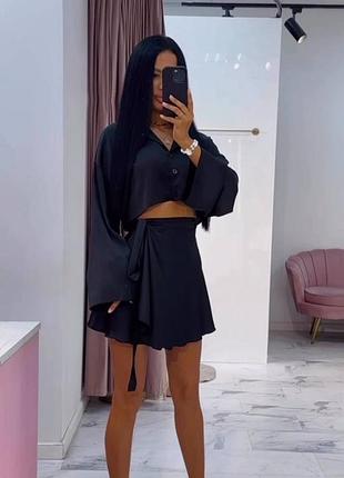 Кроп-топ и юбка на запах