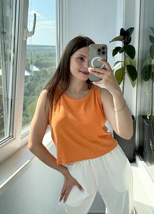Еластичний вкорочений помаранчевий топ в рубчик з паролоновими чашками 1+1=3 батал