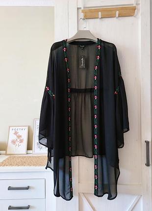 Накидка с вышивкой