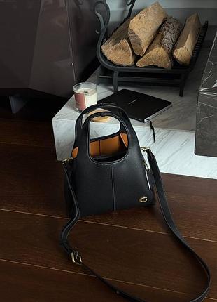 Шкіряна класична чорна сумка