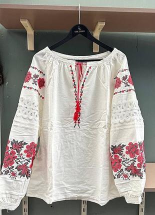 Женская вышитая рубашка. натуральная хлопковая ткань. качество отличное