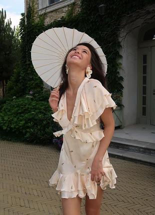 Женское платье lola мини облегающее с коротким рукавом летнее шелковое с рюшами