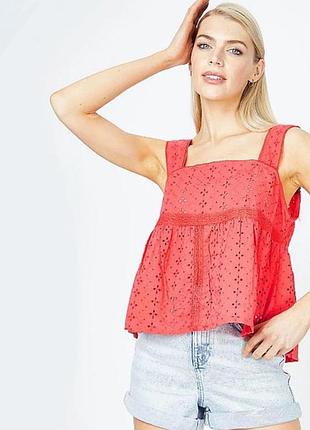 Топ з прошви на бретелях