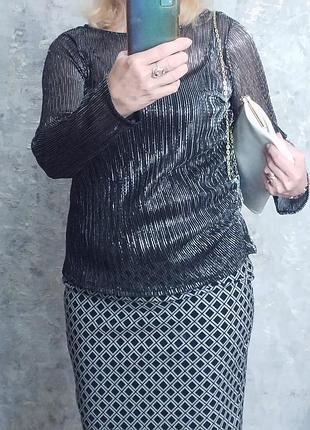 Женская блуза. george. размер 14. с правой стороны по низу драпировки.