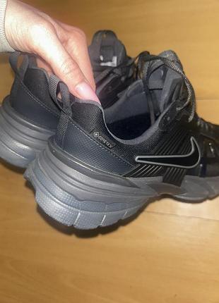 Кросівки жіночі nike flyknit 1 team red cross blue background card gore-tex black iron grey3 фото