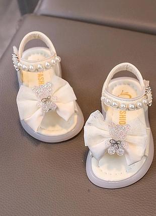 Босоніжки для маленьких дівчаток