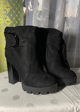 Теплі замшеві лабутени