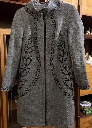 Пальто сірого кольору в розмірі л