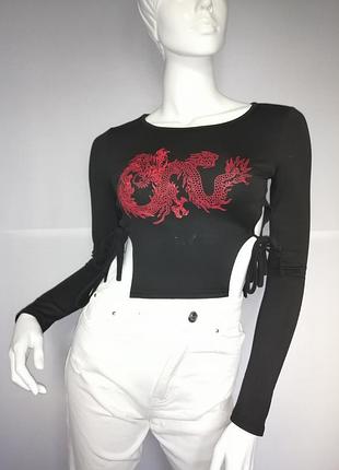 Топ с принтом дракона