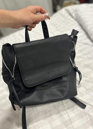 Рюкзак жіночий чорний шкіряний
