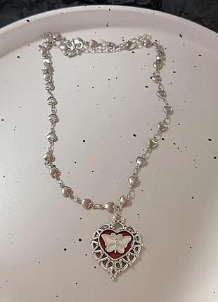 Підвіска з кулоном у формі серця.