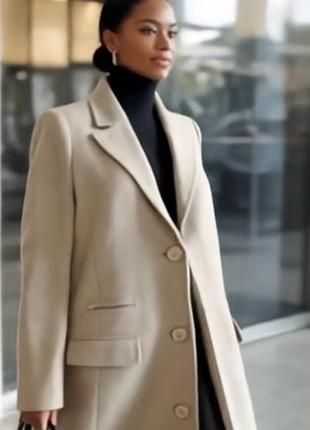 Шикарне пальто нюдвого кольору із вовни!