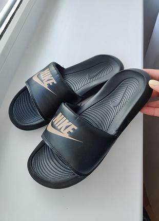 Nike шлепанцы 36,5-37 размер