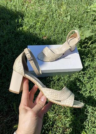 Босоніжки розмір 39 soldi