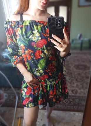 Легкое платье свободное с цветочным принтом с поясом