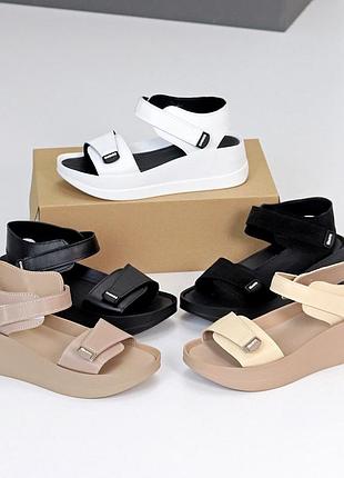 Жіночі босоніжки