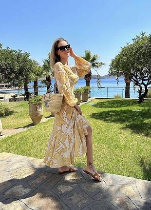 Платье женское h&m с рюшами в абстрактный принт на запах