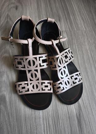 Босоніжки літні