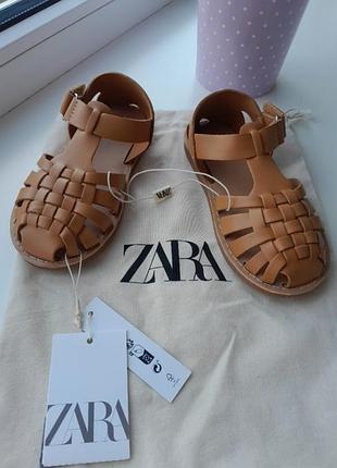 Босоніжки zara для дівчинки 26