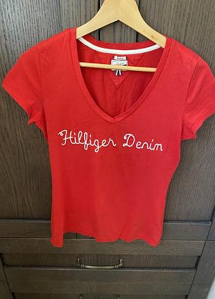 Футболка від бренду tommy hilfiger