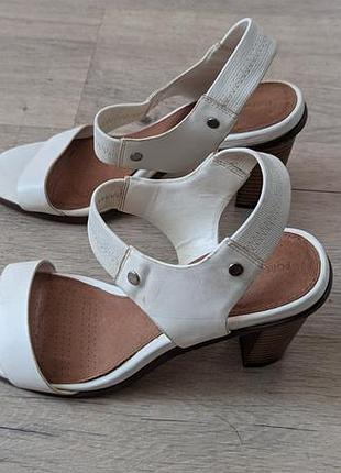 Білі босоніжки на підборах 39