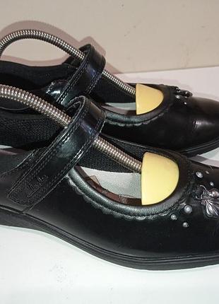 Брендовые кожаные туфли clarks.