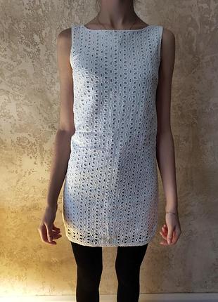 Платье белое кружевое, длина 80, пог 37, пот 36