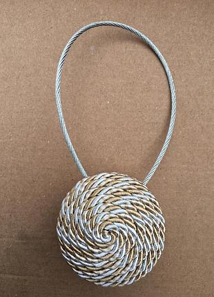 Магніт бежевий