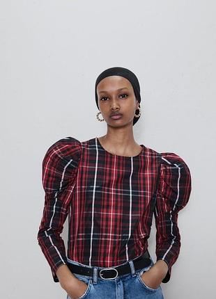 Прохладная укороченная блуза в клетку с пышными рукавами от zara