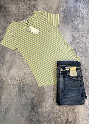 Жіноча футболка