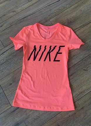 Спортивна футболка для тренувань nike розмір xs
